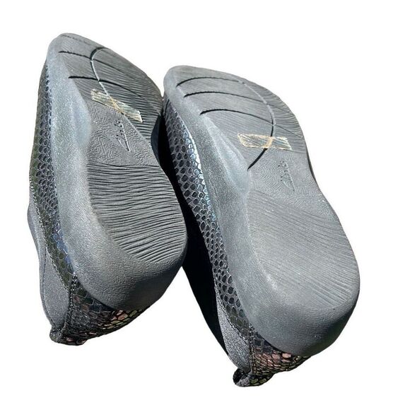 Clarks Cloudsteppers women's black fabric/reptile patent slip on shoes size 9 - Picture 5 of 9